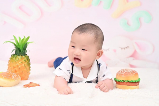 汉中宝宝在妈妈肚子里